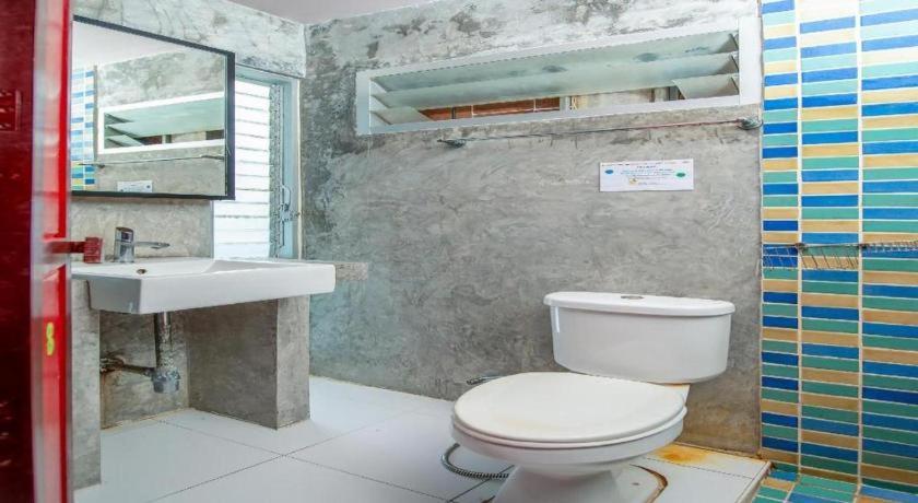 Oyo 292 The Oddy Hip Hotel Patong Exterior foto
