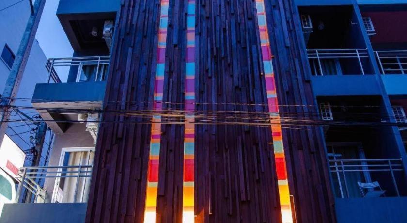 Oyo 292 The Oddy Hip Hotel Patong Exterior foto